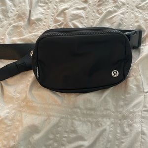 Lululemon black belt bag